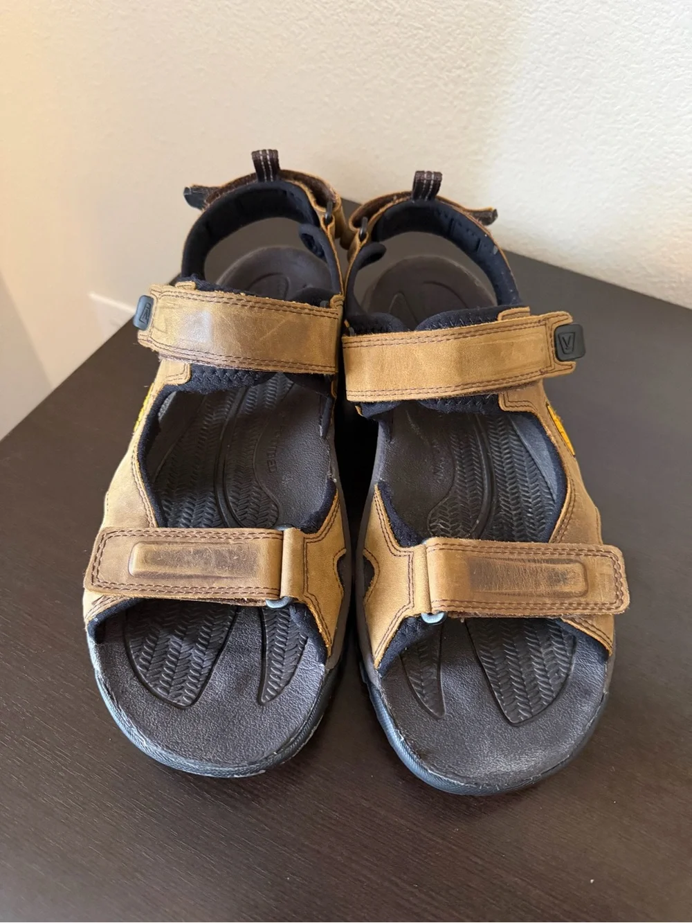 Keen Targhee III mens size 11 shoes brown letaher slingback waterproof sandals